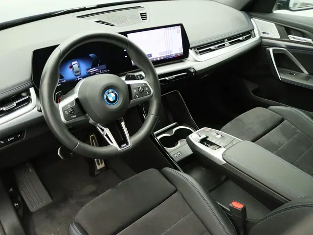BMW X1 xDrive25e 2024 Hybride Benzine 10