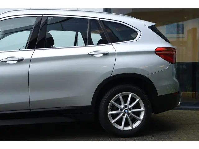 BMW X1 sDrive20i Executive Edition 2019 Benzine 5