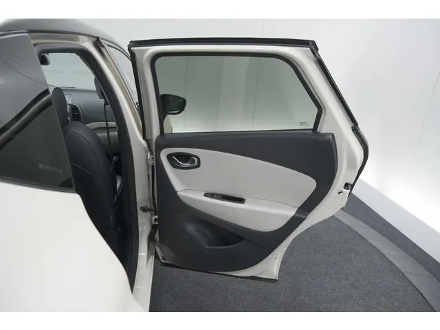 Renault Captur TCe 120 EDC Initiale Paris 2017 Benzine 65