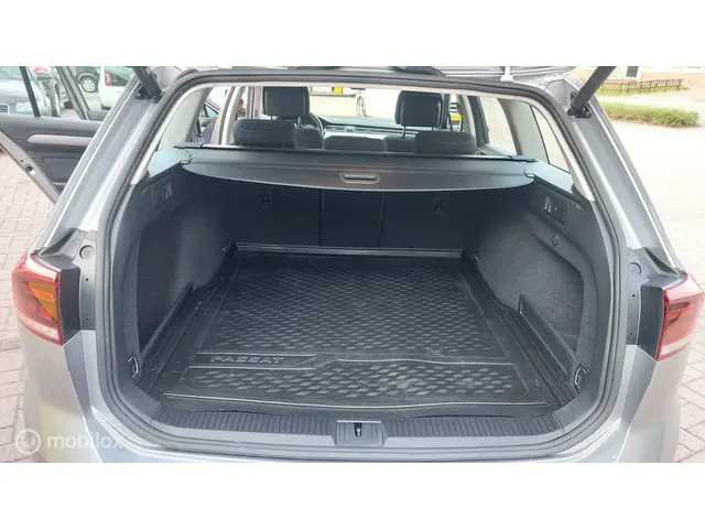 Volkswagen Passat Variant 1.5 TSI Business 2022 Benzine 12