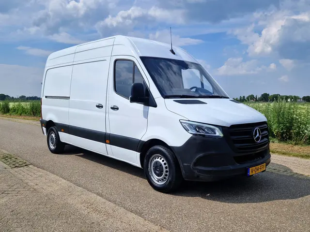 Mercedes-Benz Sprinter 211 1.9 CDI L2 H2 2022 Diesel 9