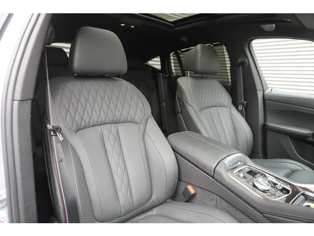 BMW X6 xDrive40i 2025 Benzine 8