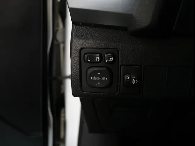 Toyota Auris 1.8 Hybrid Aspiration 2014 Hybride Benzine 10