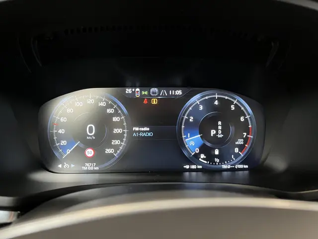 Volvo V60 2.0 B3 Momentum Advantage 2021 Benzine 32