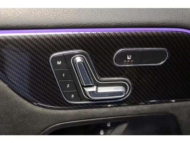 Mercedes-Benz GLA 250 e AMG Line 2021 Hybride Benzine 28