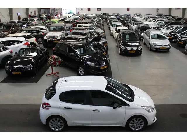 Peugeot 208 1.0 VTi Access 2014 Benzine 19