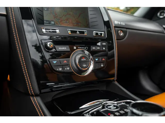 Jaguar XK XKR 5.0 V8 XKR-S Convertible 2012 Benzine 18