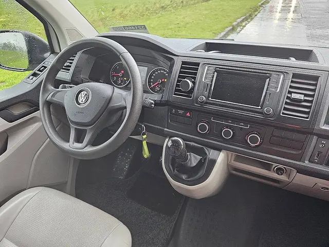 Volkswagen Transporter 2.0 TDI 2016 Diesel 8