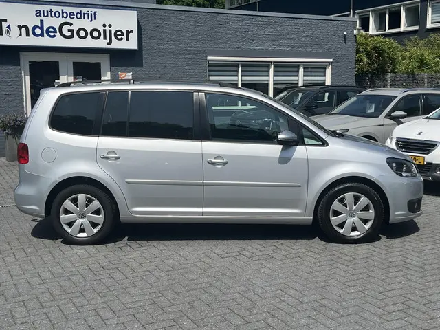 Volkswagen Touran 2