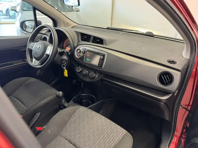 Toyota Yaris 1.0 VVT-i Now 2014 Benzine 28
