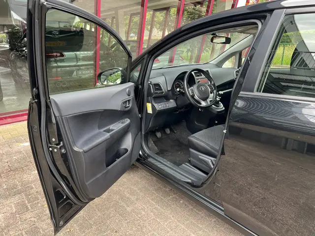 Toyota Verso-S 1.3 VVT-i Comfort 2012 Benzine 6