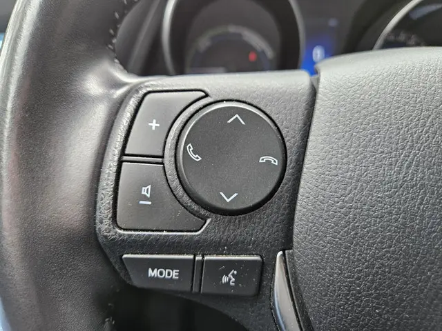 Toyota Auris 1.8 Hybrid Executive 2015 Hybride Benzine 18