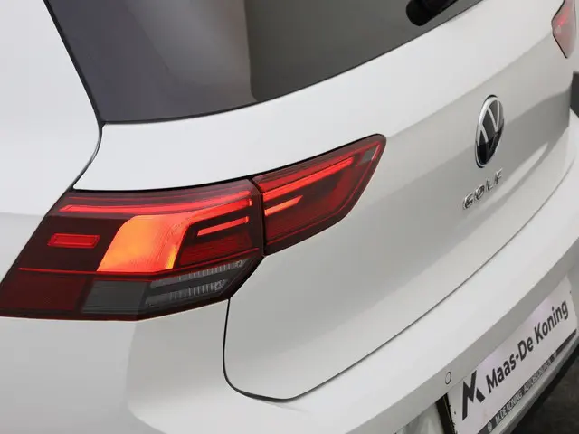 Volkswagen Golf 1.5TSI/130PK R-Line 2021 Benzine 32