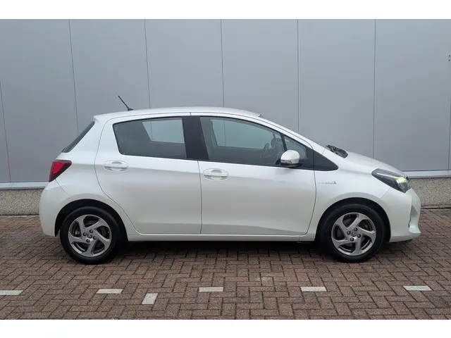 Toyota Yaris 1.5 Hybrid Lease 2015 Hybride Benzine 12