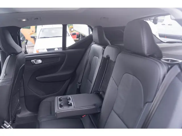 Volvo XC40 2.0 B4 Ultra Dark 2024 Benzine 36