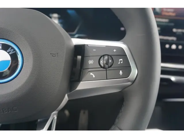 BMW iX2 xDrive30 2024 Elektrisch 12