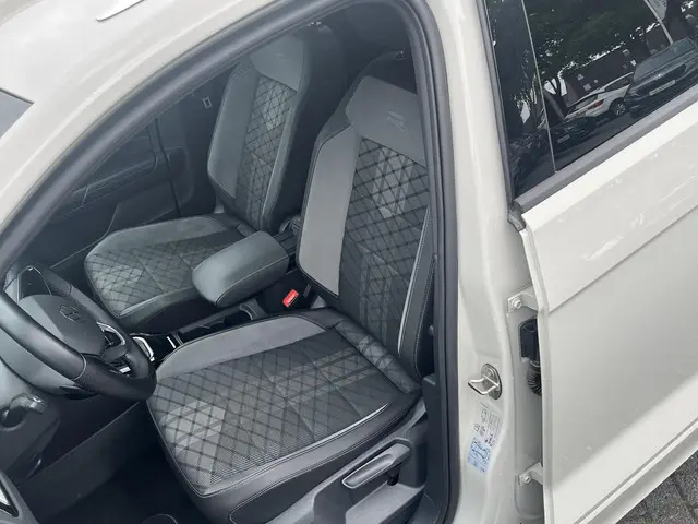 Volkswagen T-Roc 1.5 TSi DSG R-Line (2X) 2022 Benzine 10