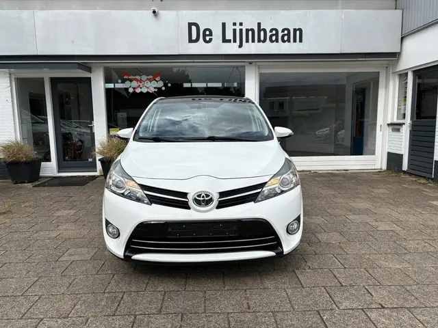 Toyota Verso 1.8 VVT-i Dynamic Business 2015 Benzine 2