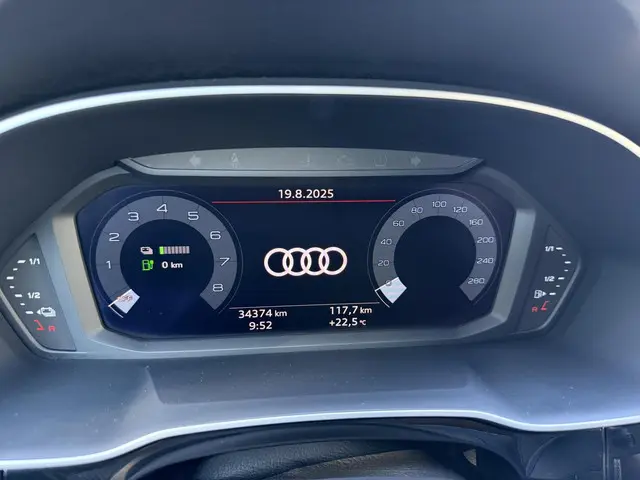 Audi Q3 45 TFSI e S edition 2022 Hybride Benzine 16