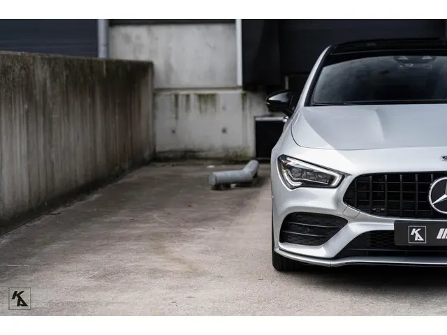 Mercedes-Benz CLA 200 Premium Plus 2020 Benzine 70