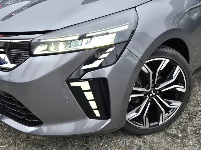 Mitsubishi Colt 1.0T MT First Edition 2024 Benzine 31