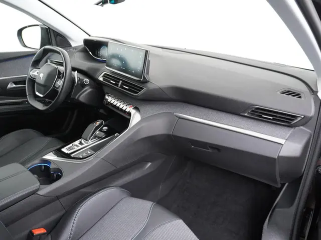 Peugeot 3008 1.6 HYbrid 225 Allure 2022 Hybride Benzine 40