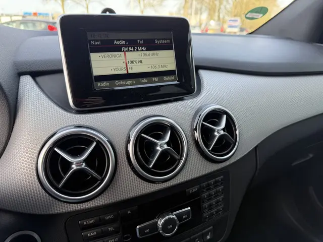 Mercedes-Benz B-Klasse 180 Prestige 2014 Benzine 19