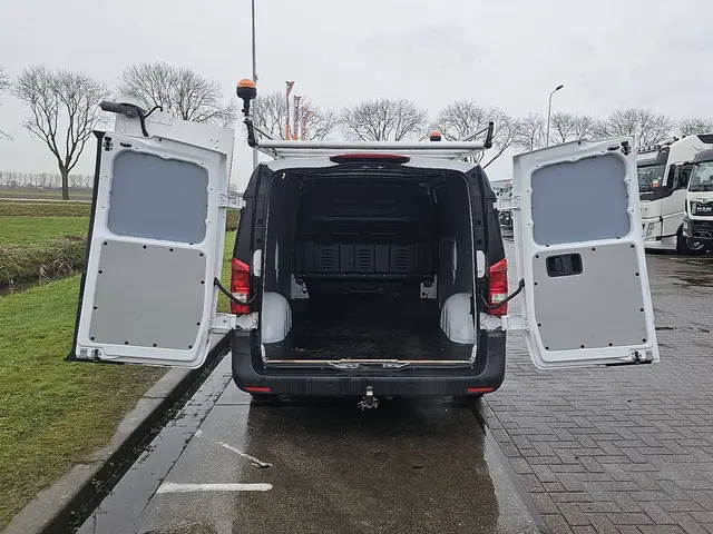 Mercedes-Benz Vito 116 2022 Diesel 15
