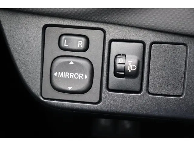 Toyota Yaris 1.5 Hybrid Trend 2017 Hybride Benzine 13