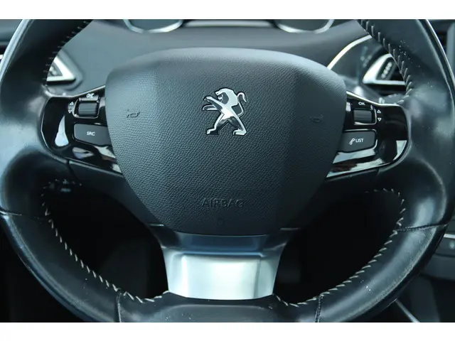 Peugeot 308 1.2 PT ALLURE 2017 Benzine 18