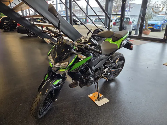 Kawasaki Z400 ABS 2023 Benzine 4