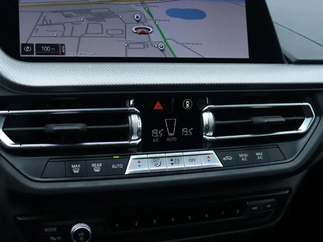 BMW 1 Serie 118i 2023 Benzine 15