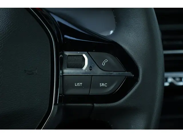 Peugeot 2008 1.2 PureTech Active Pack 2023 Benzine 26