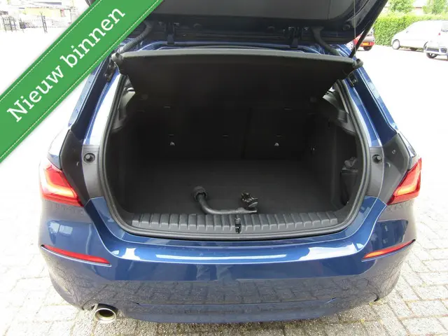 BMW 1 Serie 118i High Executive | Trekhaak 2020 Benzine 21