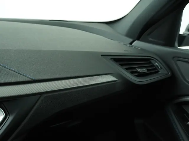 BMW 1 Serie 120i Executive 2022 Benzine 23