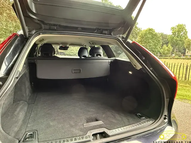 Volvo V90 2.0 T5 Momentum / Orig. NL / NAP 2017 Benzine 43