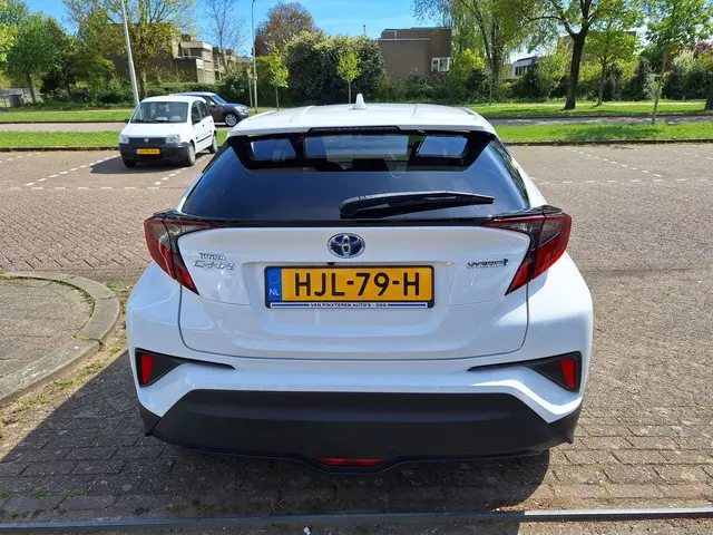 Toyota C-HR 1.8 Hybrid Dynamic 2020 Hybride Benzine 8
