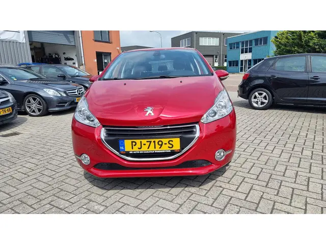 Peugeot 208 1.2 VTi Allure 2014 Benzine 2