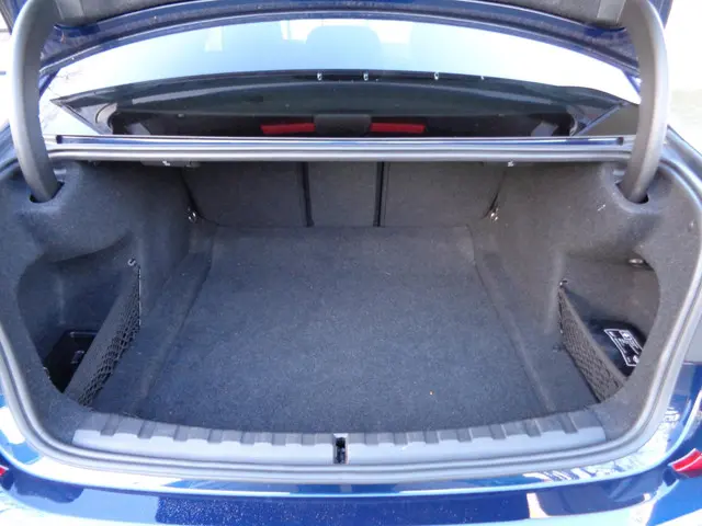 BMW 3 Serie 330i High Executive 2020 Benzine 7