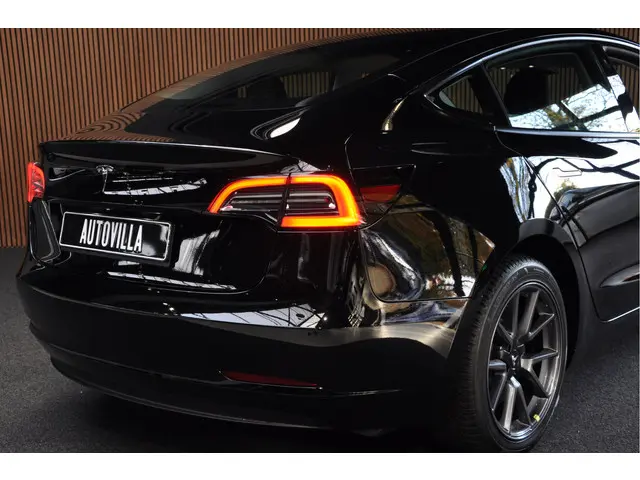 Tesla Model 3 RWD 2023 Elektrisch 28