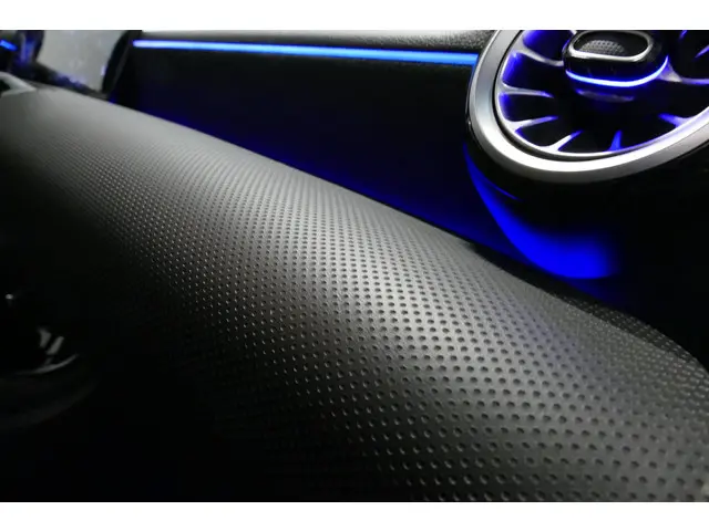 Mercedes-Benz A-Klasse 200 AMG Line 2023 Benzine 32