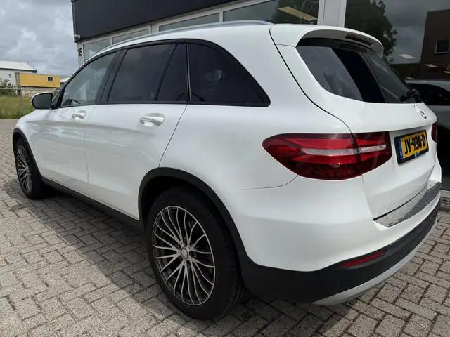 Mercedes-Benz GLC 250 4MATIC 2016 Benzine 8