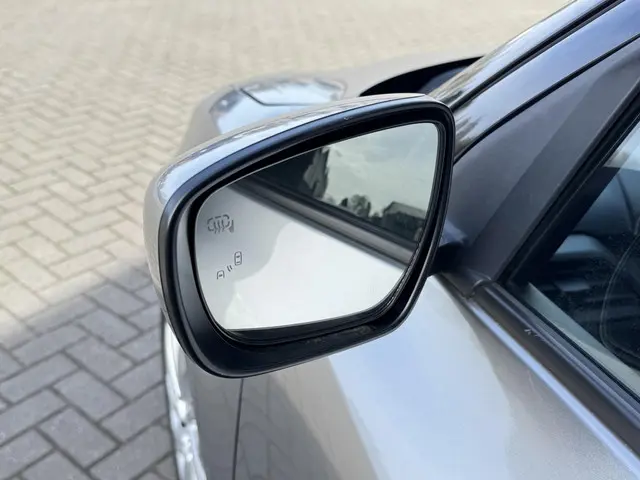 Suzuki Swift 1.2 SELECT SMART HYBRID 2024 Benzine 4