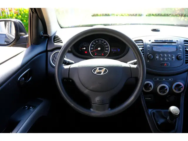 Hyundai i10 1.0 i-Drive 5-drs Elektr. ramen 2013 Benzine 6