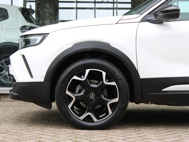Opel Mokka 1.2 Turbo Business Elegance 2024 Benzine 8