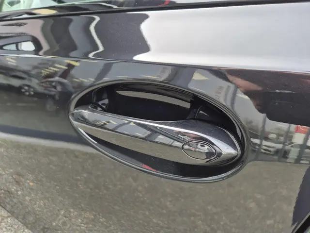 BMW 3 Serie 320e 2023 Hybride Benzine 38