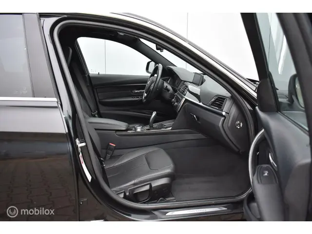 BMW 3 Serie 320i High Executive 2014 Benzine 6