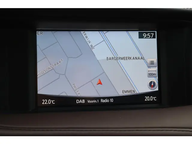 Infiniti Q30 1.6t Premium Tech 2016 Benzine 32