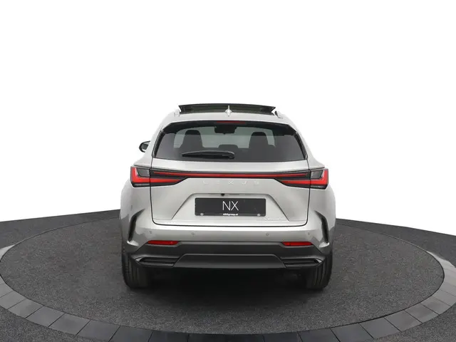 Lexus NX 450h+ AWD President Line 2025 Hybride Benzine 57
