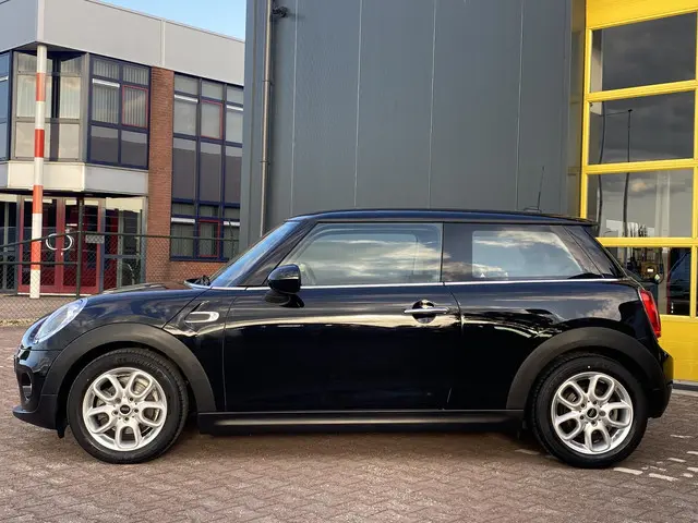MINI Cooper Mini 1.5 Business 2015 Benzine 2